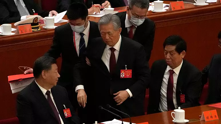 Şi Cinping, Eski Devlet Başkanı Hu Jintao'yu salondan attırdı