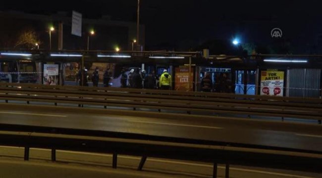 Sefaköy metrobüsünde feci kaza. Hayatını kaybetti