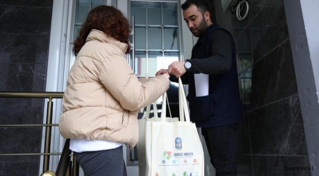 Eyüpsultan Belediyesi öğrenci destek paketleri vermeye devam ediyor