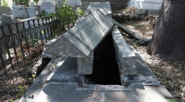 Defineciler Eyüpsultan'da tarihi mezarlığı talan etti