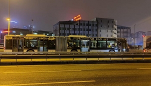 İstanbul'da metrobüs kaza yaptı! Bir yolcu yaralandı