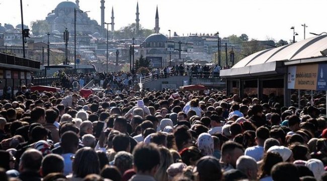 Türkiye'de her 3 kişiden biri yaşlı olacak!