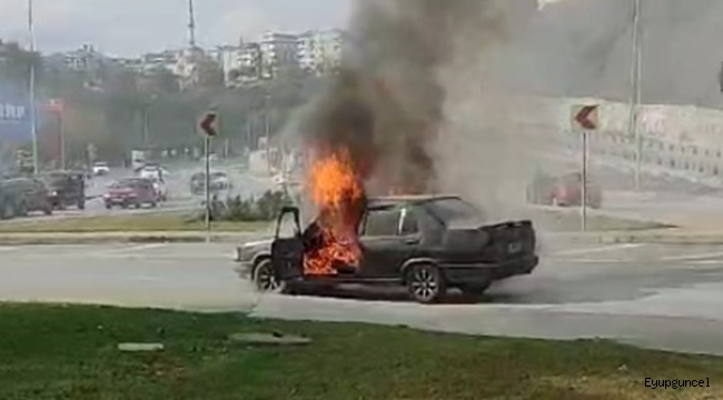 Eyüpsultan'da seyir halindeki araç alev aldı