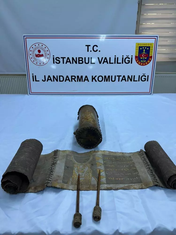 Eyüpsultan'da bin 200 yıllık Tevrat ele geçirildi!